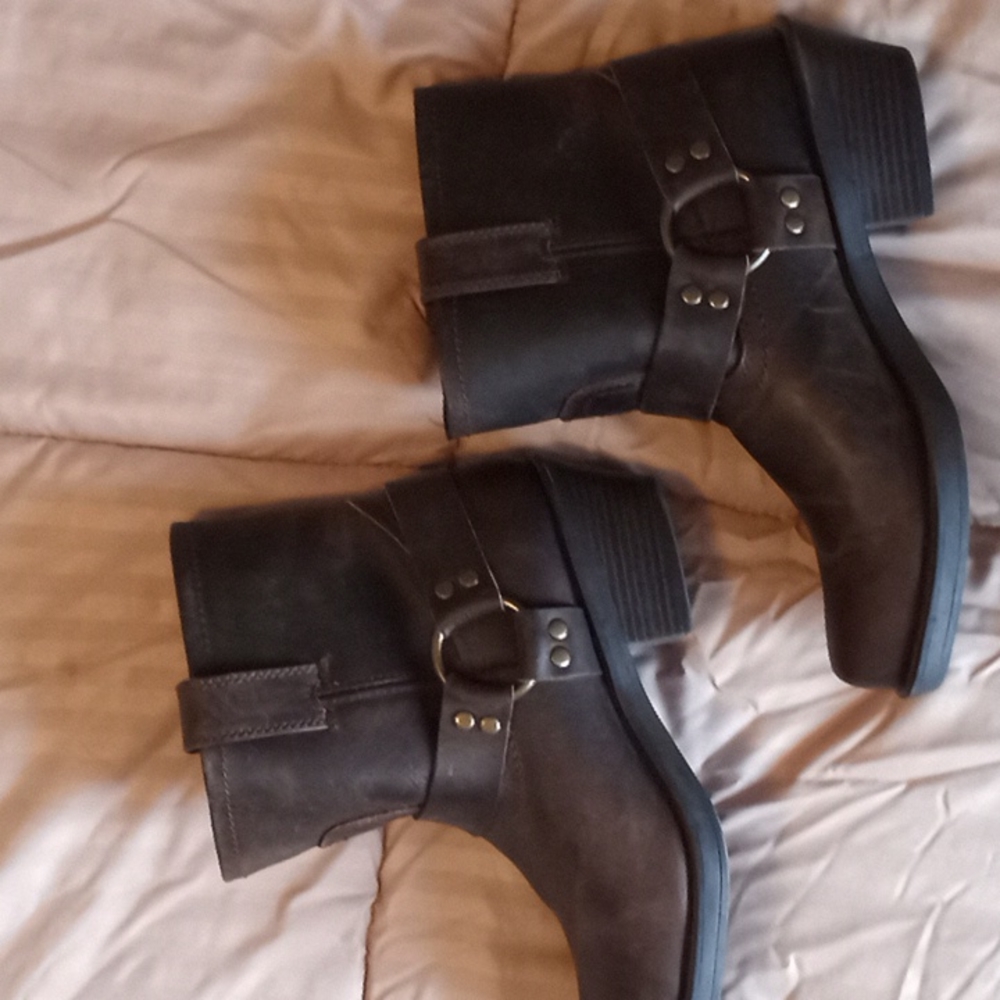 Women's Cabela's leather dingo boots. Sz 9m.